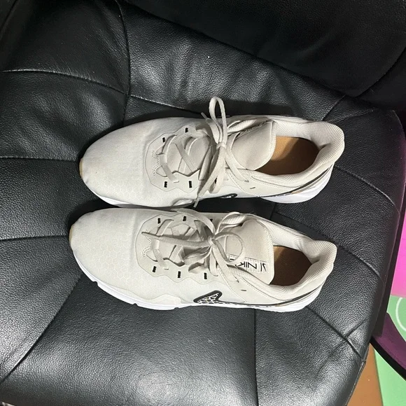 Nike Legend 2 Athletic Shoes (11.5) - Picture 6 of 7